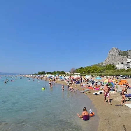 Apartman Nina Omis Exterior photo
