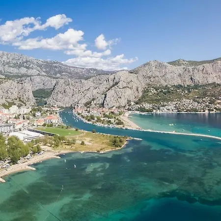 Apartman Nina Omis Exterior photo