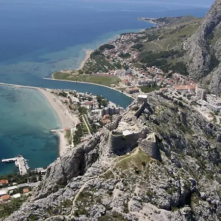 Apartman Nina Omis Exterior photo